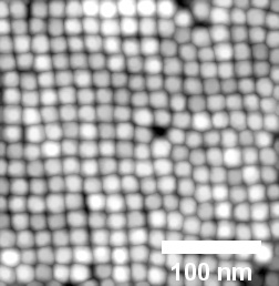When the solvent chloroform is used, the magnetite nanoparticles arrange themselves into a cubic layer. @ DESY, Arno Jeromin