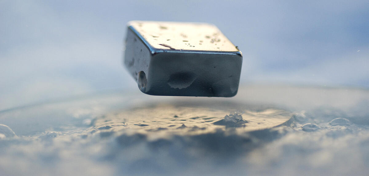 Levitation of a magnet placed above a superconducting disk cooled by liquid nitrogen to - 196°C. @ Julien BOBROFF/CNRS Images