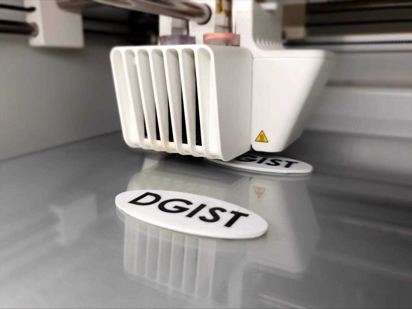 A group of scientists from South Korea develop a novel, multi-directional pressure sensor coupled with a temperature sensor using 3D printing technology that is low-cost and scalable to large-scale production of smart robotic systems. @ DGIST