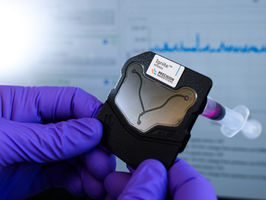 This microfluidic device can be used to assemble the nanoparticles rapidly and in large quantities.