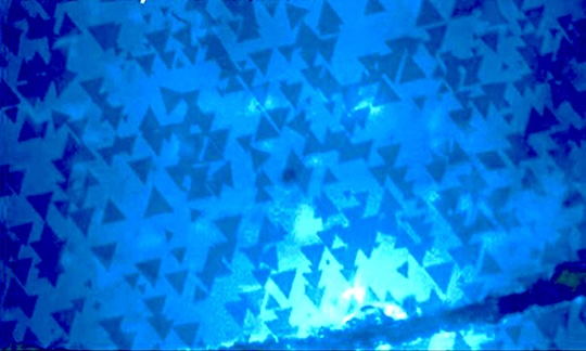 False-color optical image of the MoS2 crystals grown at a high temperature and low flow rate, where the largest average crystal size is obtained among the tested growth conditions. @ Jun Lou/Rice University