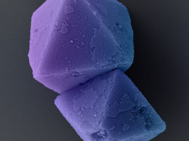 Diamond glitter: a play of colors with artificial DNA crystals