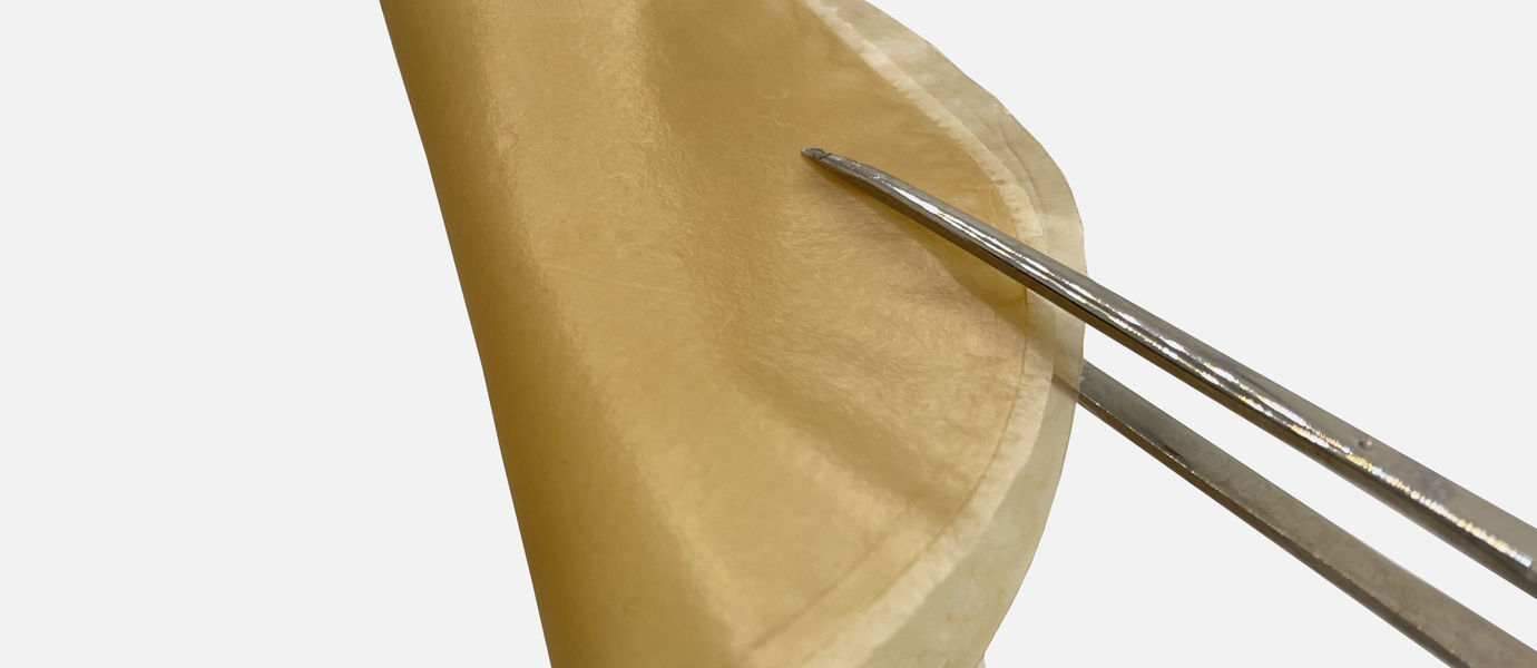 The strength of the composite material was higher than that of nanocellulose paper alone or polymer alone in both dry and wet conditions. @ Aalto University / Erfan Kimiaei