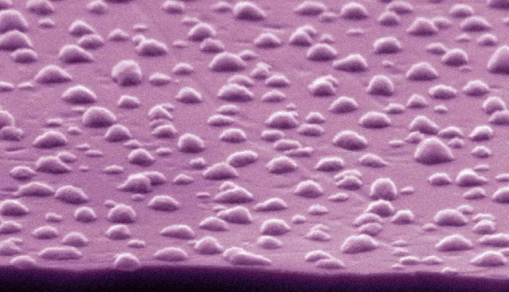 Scanning Electron Microscope (SEM) image of the copper dewetted nanoparticles with antimicrobial properties over the glass substrate. @ The Institute of Photonic Sciences (ICFO)