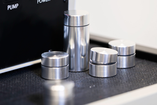 Mechanical engineers in Rice University’s Preston Innovation Laboratory have created containers that can keep volatile organic compounds from accumulating on the surfaces of stored nanomaterials. @ Gustavo Raskosky/Rice University