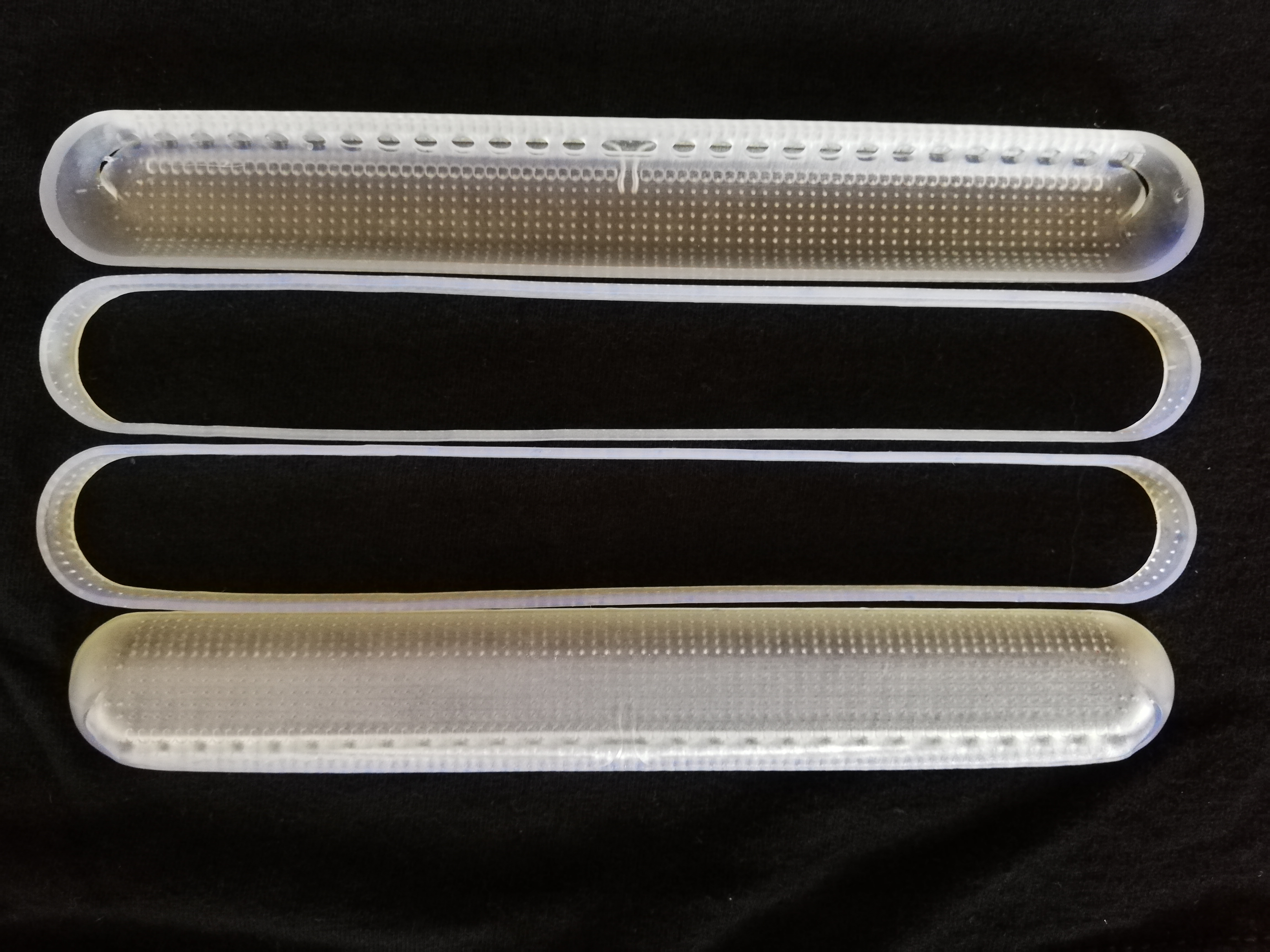 A new optical study reveals how the glass-like shells of diatoms help these unicellular organisms perform photosynthesis even in dim conditions. Their shells contain holes that change the behavior of light depending on their size, spacing and configuration. @ Santiago Bernal, McGill University