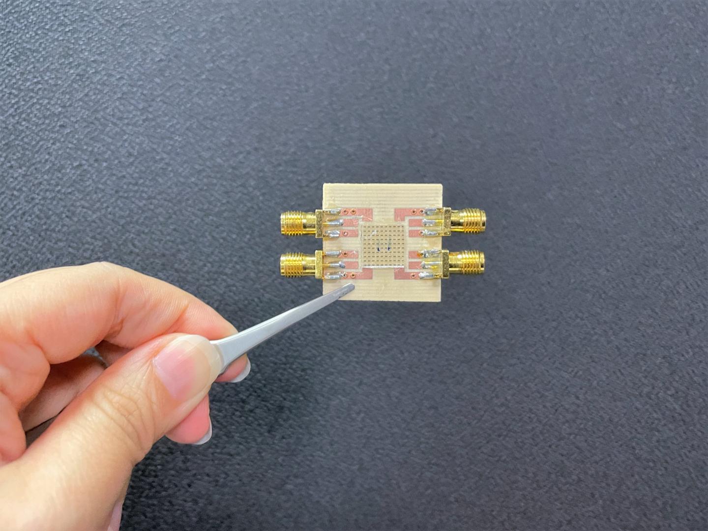 A chip embedded with about 50 spin-torque oscillators. @ National University of Singapore