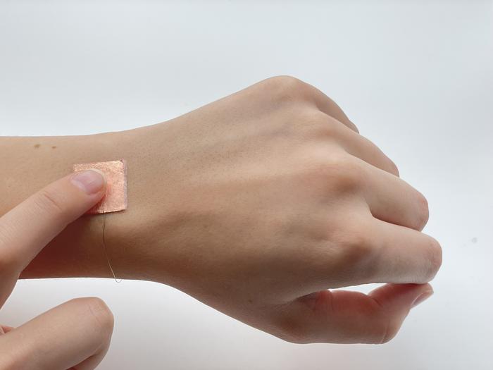 Researchers have demonstrated new wearable technologies that both generate electricity from human movement and improve the comfort of the technology for the people wearing them. In proof-of-concept testing, the materials felt good against the skin and could generate up to 300 volts. @ Pedro Henrique Wink Reis, NC State University