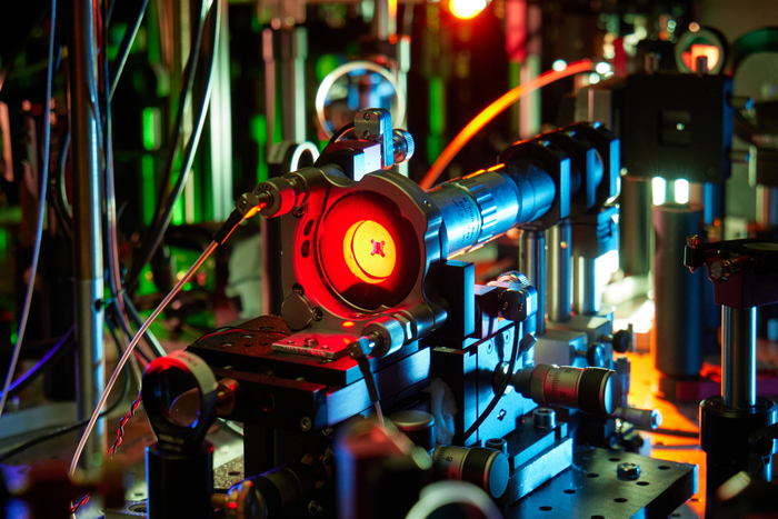 The centerpiece of the experiment - the optical microresonator realizes the 'photon box'. @ Volker Lannert/University of Bonn