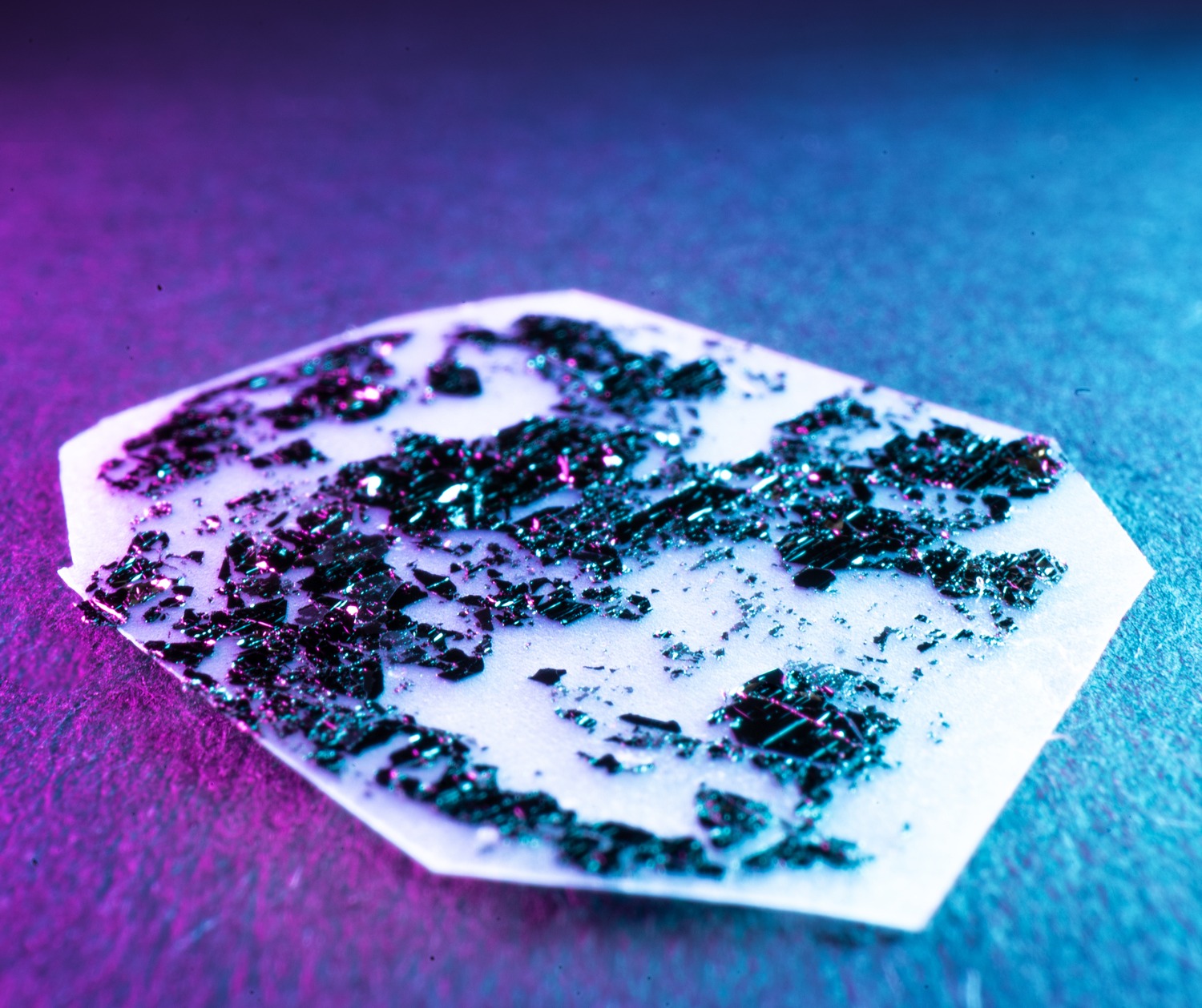 Graphene on a piece of adhesive tape. @ Christoph Hohmann (MCQST Cluster)