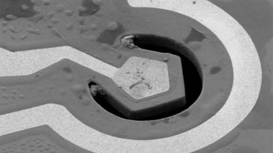 This scanning electron microscope image shows the resonator device that scientists used to propagate acoustic waves in bulk diamond. @ Purdue University