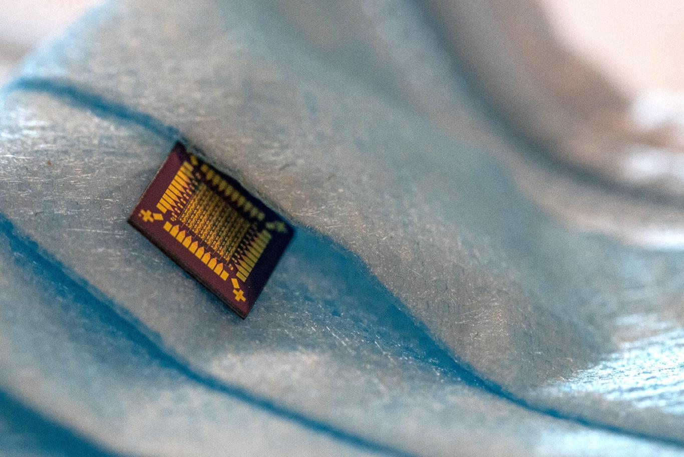 A breath sensor device created using hybrid silicon-silk transistors can rapidly and accurately track breathing patterns in real time. “This opens up a new way of thinking about the interface between electronics and biology, with many important fundamental discoveries and applications ahead,” says Fio Omenetto. @ Silklab
