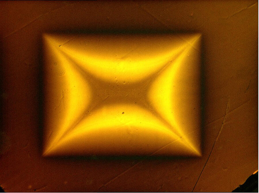 Penetration of a magnetic field within a thin layer of a cuprate superconductor (yttrium, barium, copper, oxygen). @ Cornelis VAN DER BEEK/CNRS Images