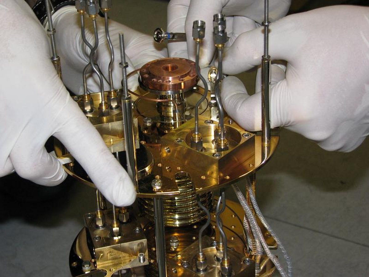 Low temperature setup during initial assembly. @ Dr. Andreas K. Hüttel, Dr. Andreas K. Hüttel, Univ. Regensburg