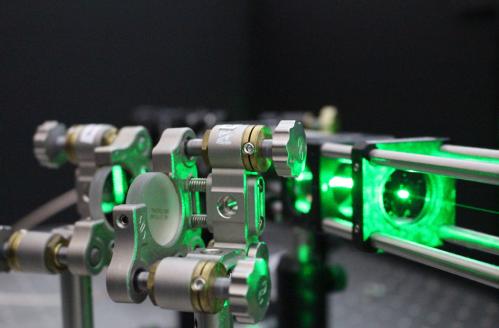 Image shows a laser beam in Gavin Morley’s lab probes the quantum properties of a diamond. @ Gavin Morley