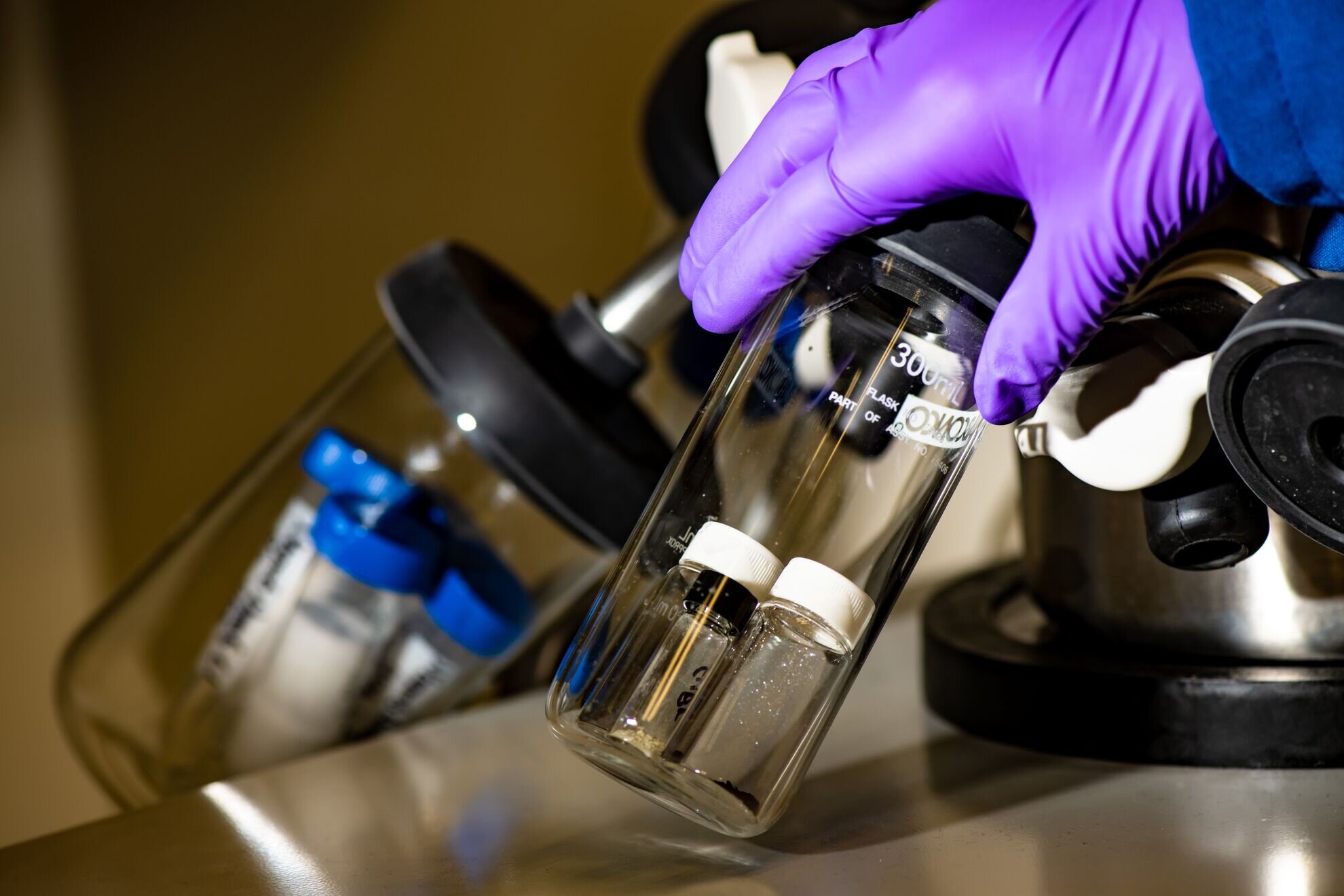 Researcher Chun-Long Chen develops nanomaterials for different applications. The process starts with synthesizing a protein-like material, which is then freeze-dried and used to make a gel-like material containing millions of tiny nanotubes. @ Andrea Starr | Pacific Northwest National Laboratory