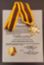 commander rizal e medalha.jpeg