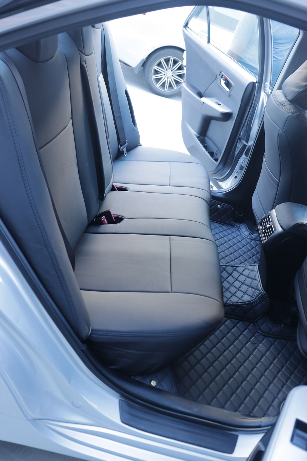 Thumbnail: Toyota Camry custom covers 2012-2018