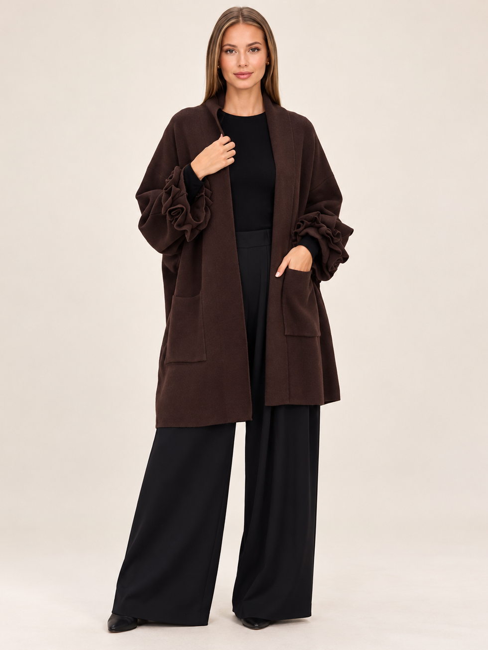 Donkerbruine oversized cardigan met ruffle mouwen van BONVIE BOUTIQUE