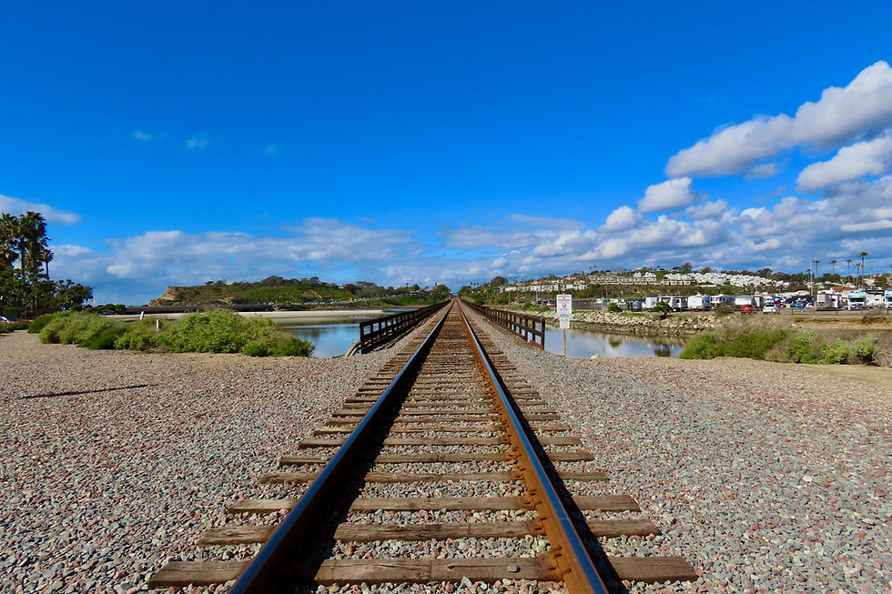 Del_Ma_Railroad_Tracks.jpeg