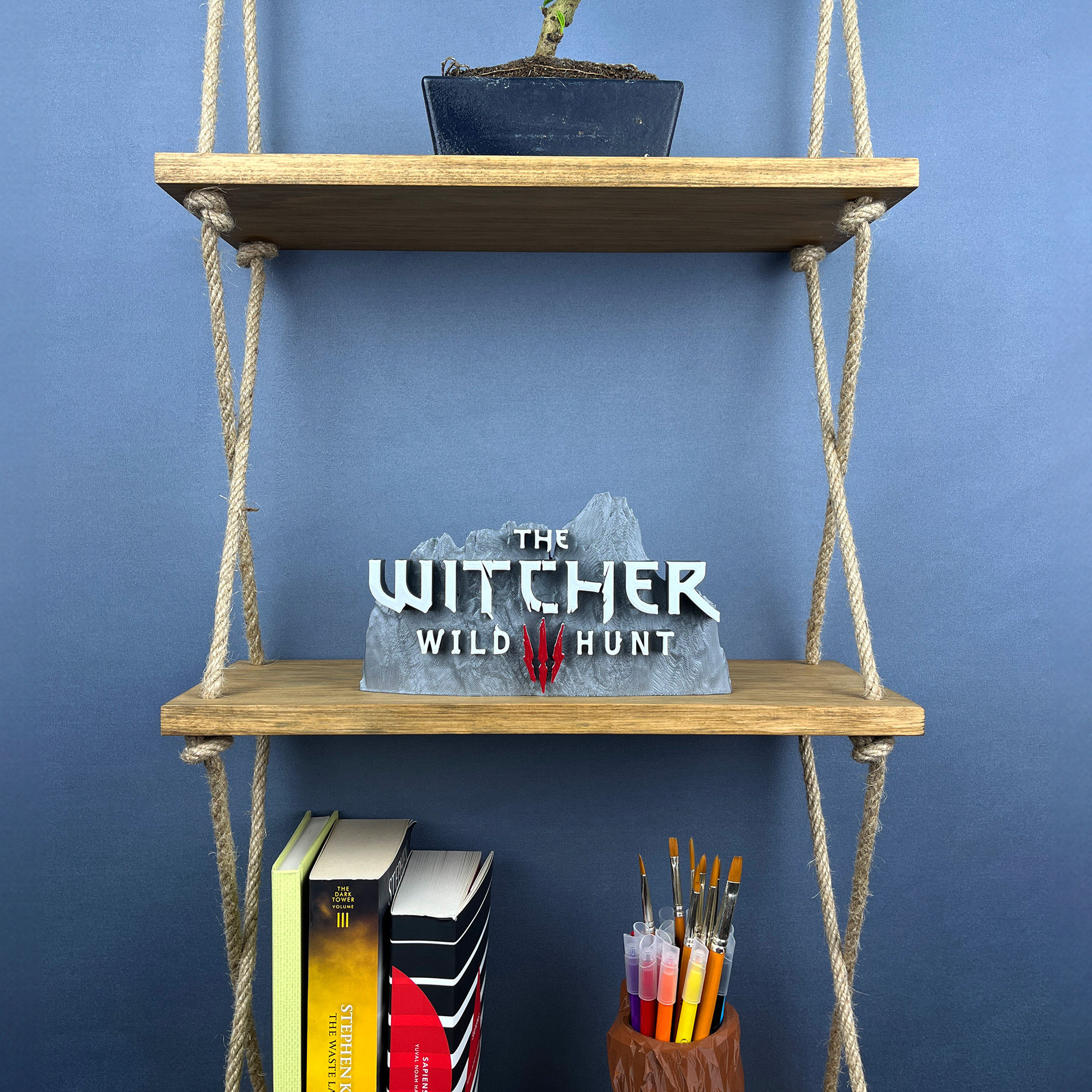 The Witcher 3: Wild Hunt Gri Beyaz Logo Masaüstü Aksesuar Figür