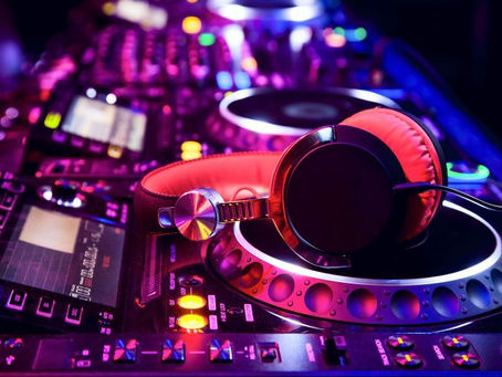 ¿Cómo puede mercadearse un DJ?