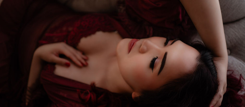 Boudoir Photos After 30: Why It’s the Ultimate Confidence Move (Make Self-Abandonment a Thing of the Past)