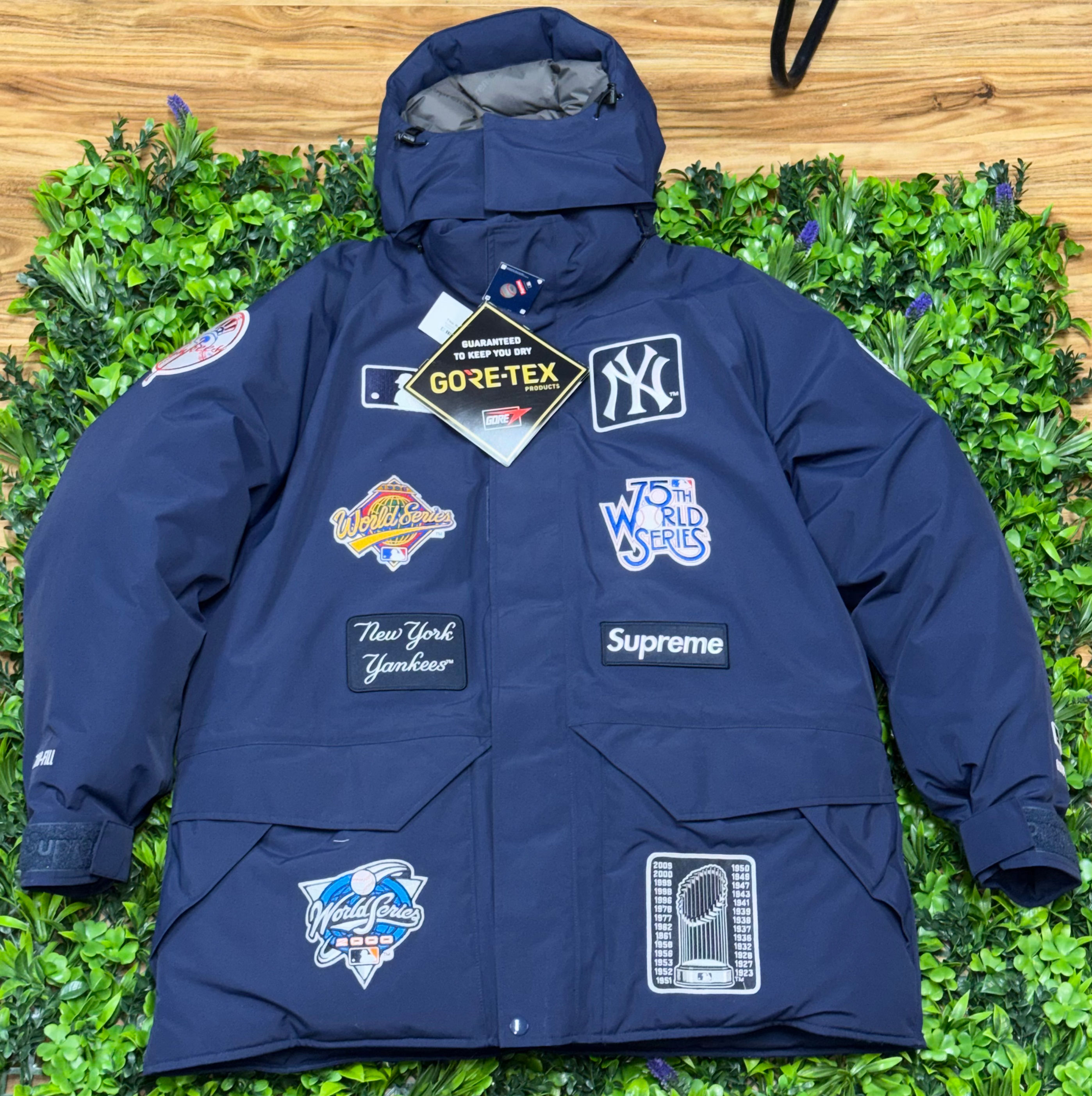 Supreme Yankee Gore-Tex Jacket Sz Large New