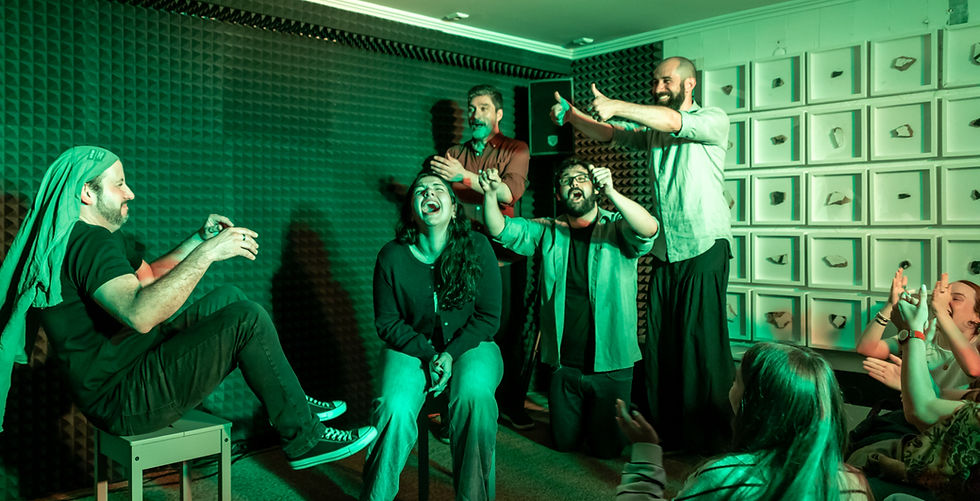 um grupo de improvisadores em flow
