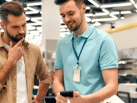 Wireless store employee greeting a walk-in customer at the door and asking quick qualifying questions