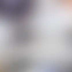 Infographic comparing LCD, OLED, and AMOLED phone screens for color, contrast, battery impact, and price