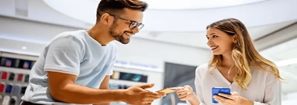 Wireless store manager calmly speaking with an angry customer at the counter using a de-escalation script