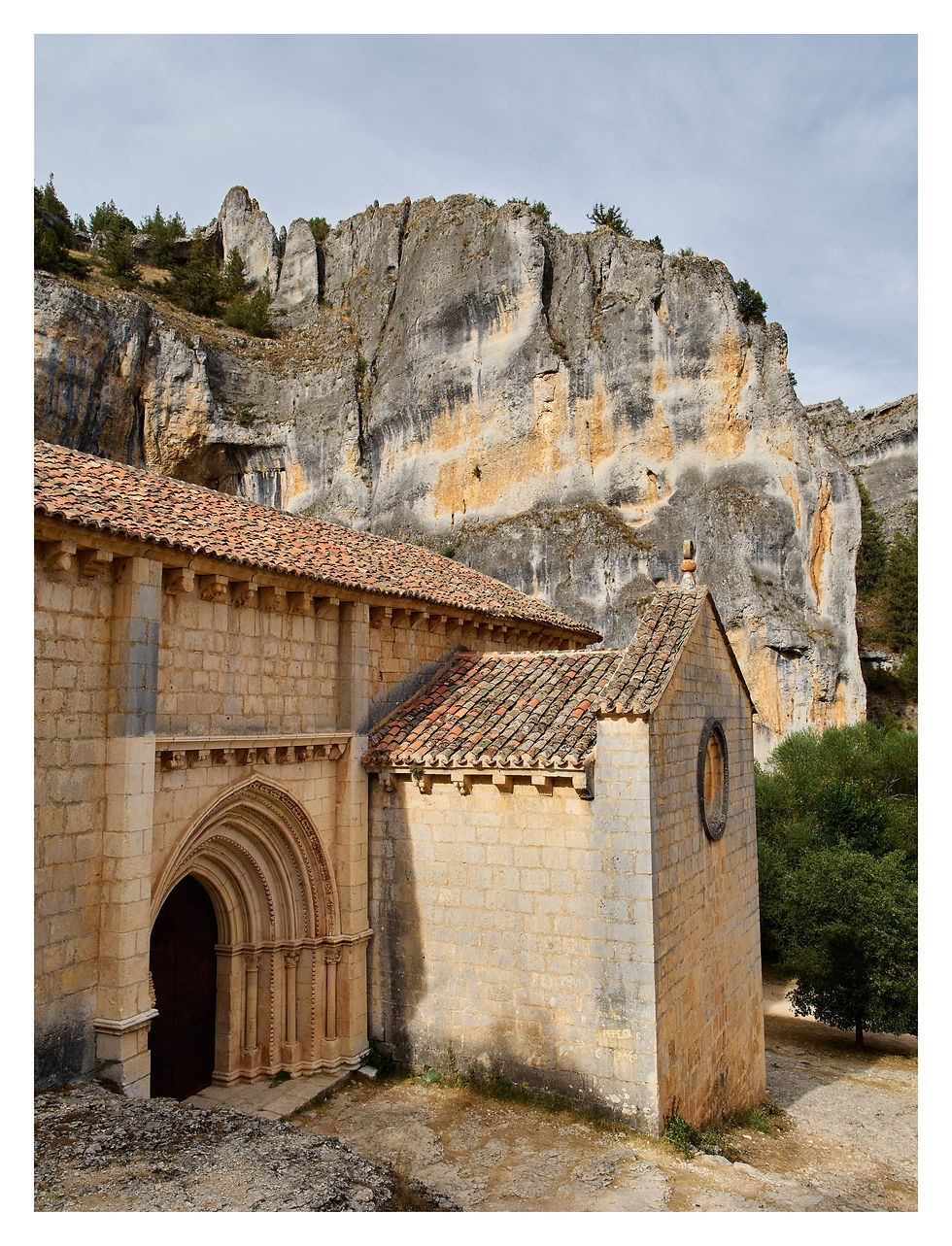 A church in a gorge [OM System OM-3 Leica 12-60mm F2.8/4]