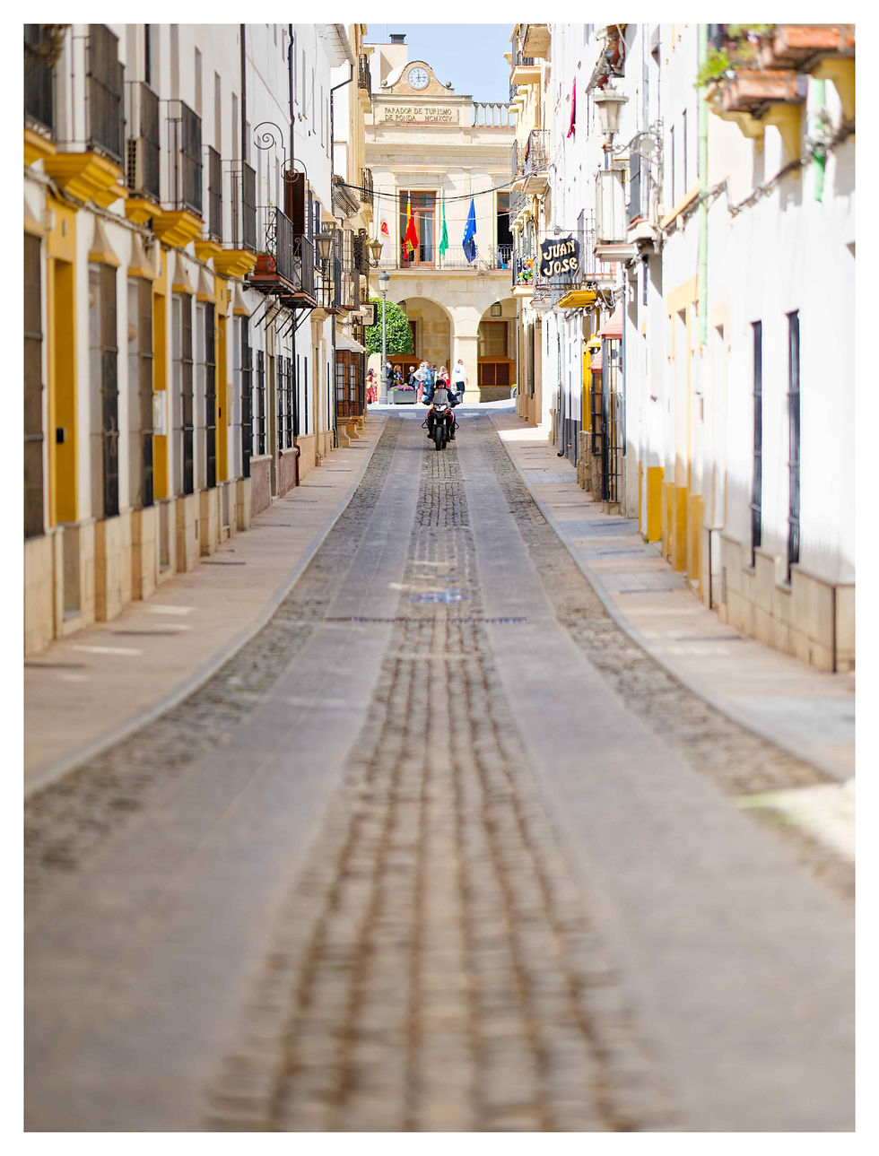 Somewhere in Southern Spain. Probably around siesta time | Nikon Z6 ii - Nikon 105mm F1.4