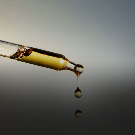 Our Expert Tips for Using Face Oils: A Beginner's Guide