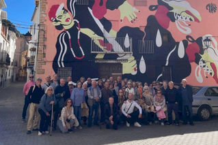 La UNED Sénior de Castellón reúne en Fanzara a su alumnado de toda la provincia en una jornada cultural en torno al arte urbano