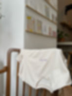 Thumbnail: tutto bene t-shirt unisex ecru+lila