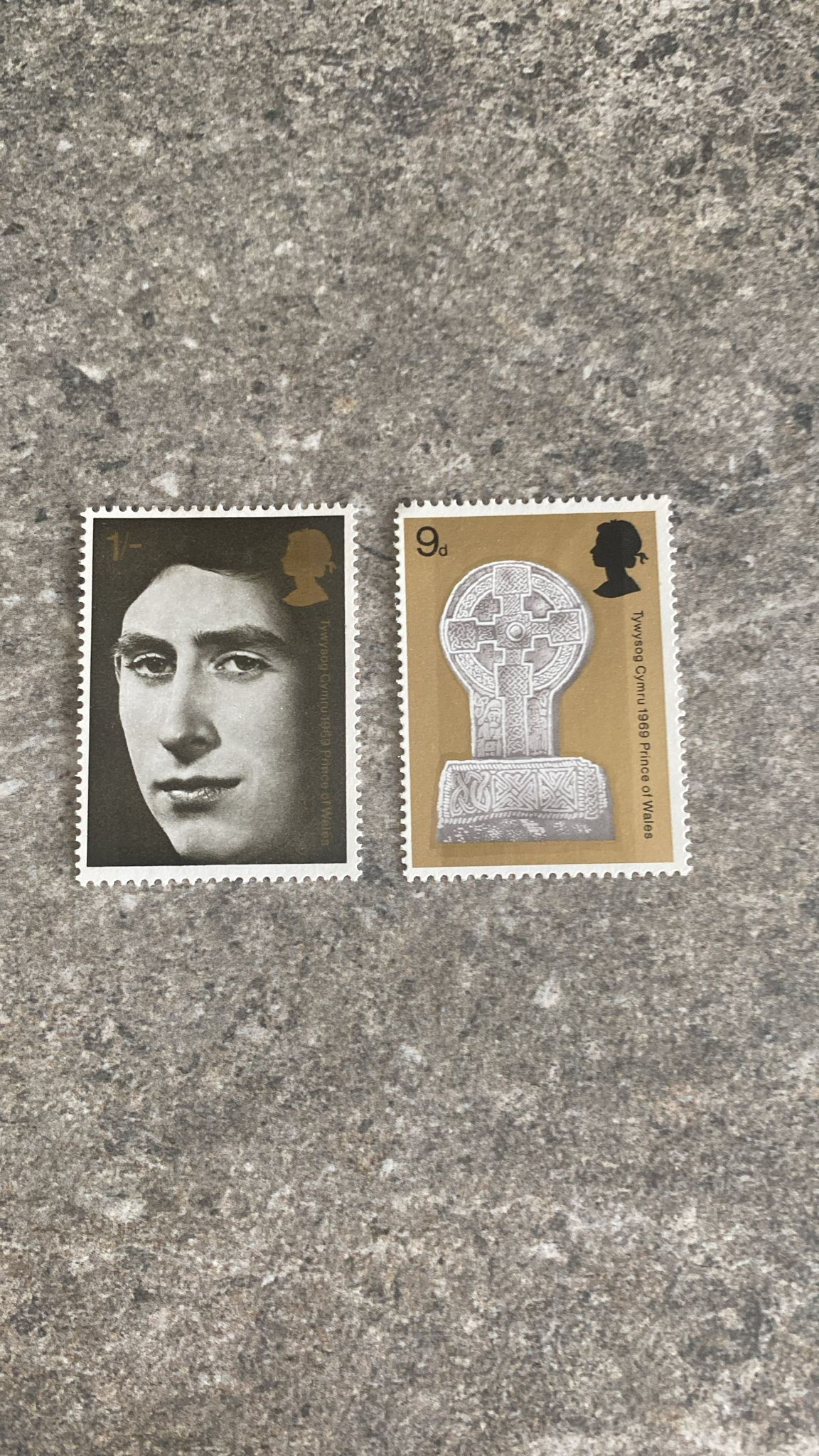 B25-1969 Prince of Wales Commemorative Stamps – 9d Celtic Cross & 1s Portrait