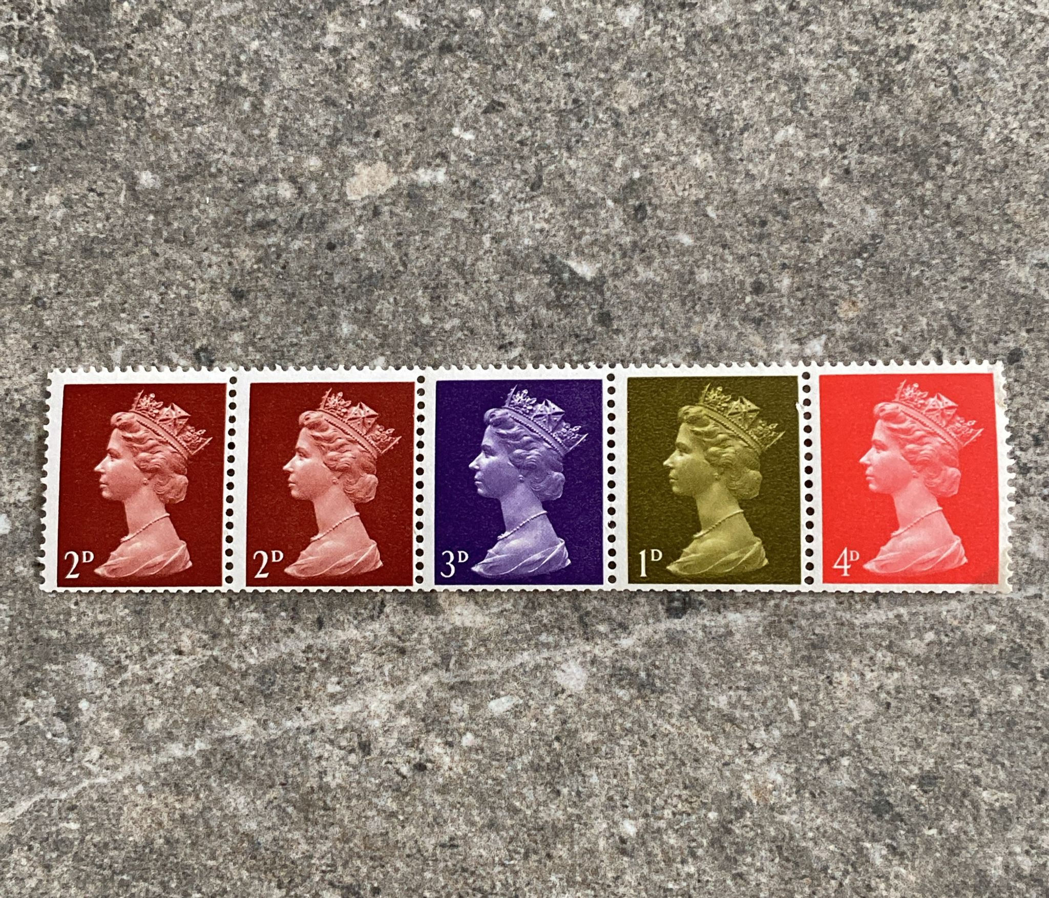B219-Vintage GB QEII Machin Definitive Stamps Strip 1d, 2d, 3d, 4d – Mint Unus
