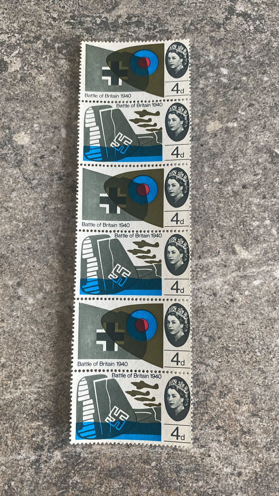 A435-
GB 1965 Battle of Britain 1940 4d Stamps Strip of 5 Mint Never Hinged MN