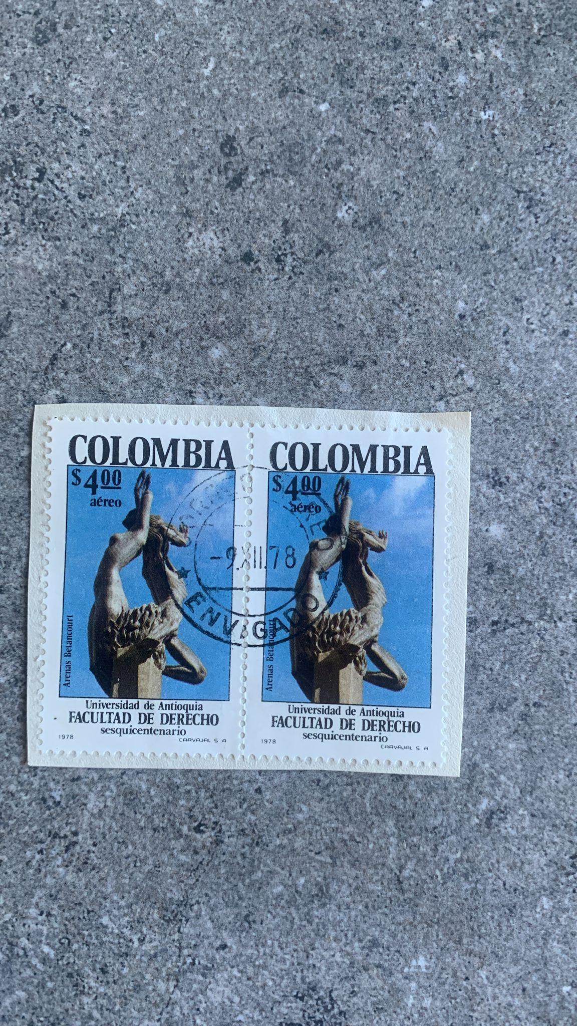 B385-1978 Colombia Airmail $4.00 “Facultad de Derecho Sesquicentenario” Stamp 