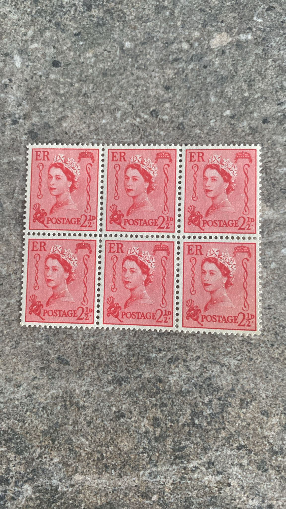 A420-Vintage GB QEII 2½d Red Stamps (1950s) Unused Block of 6 Mint Condition