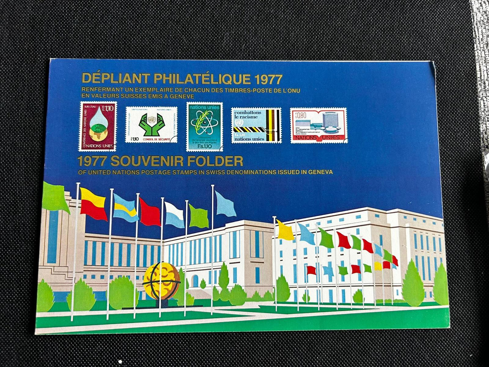 P677-1977 United Nations Geneva Souvenir Folder Complete Mint Stamp Set Swiss