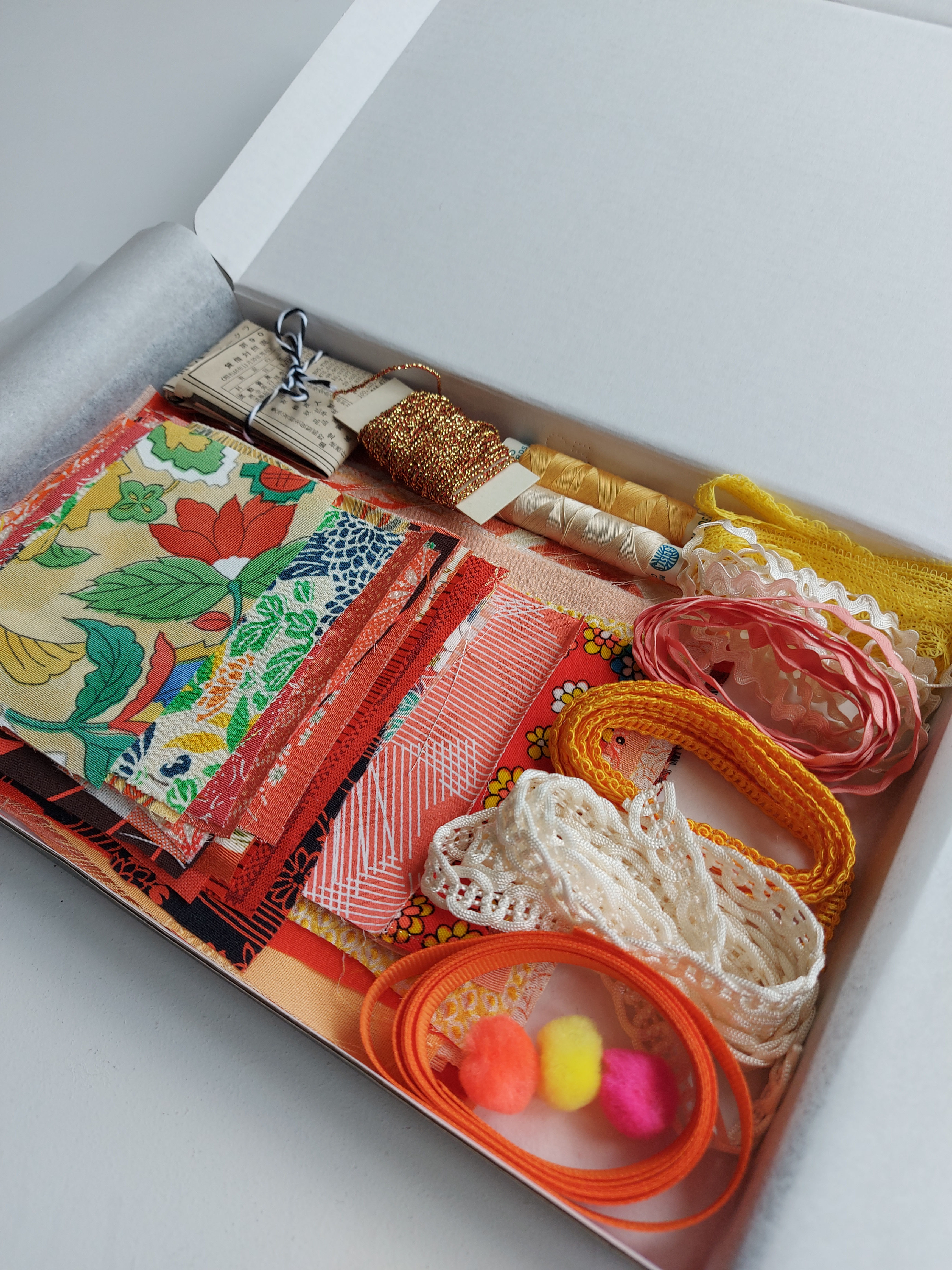 Fabric Swatches - Selection Box - kimono fabric - 40 pieces -Trimmings - Orange, Peach, Yell- upcycle fabric - www.jasuin.com