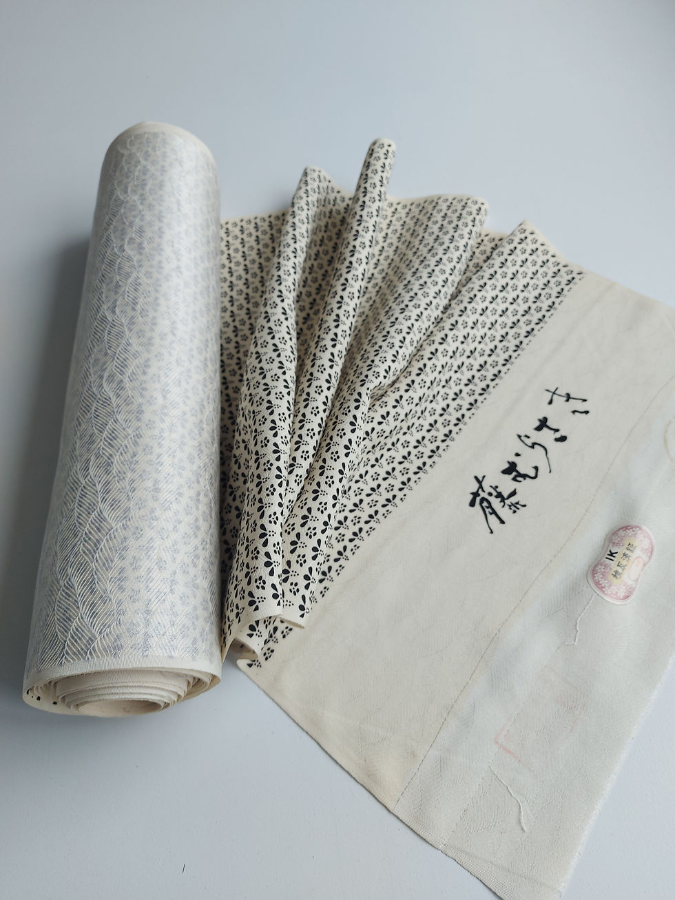 Japanese kimono fabric - Silk - Motif - Waves - Colour Cream, black - www.jasuin.co.uk