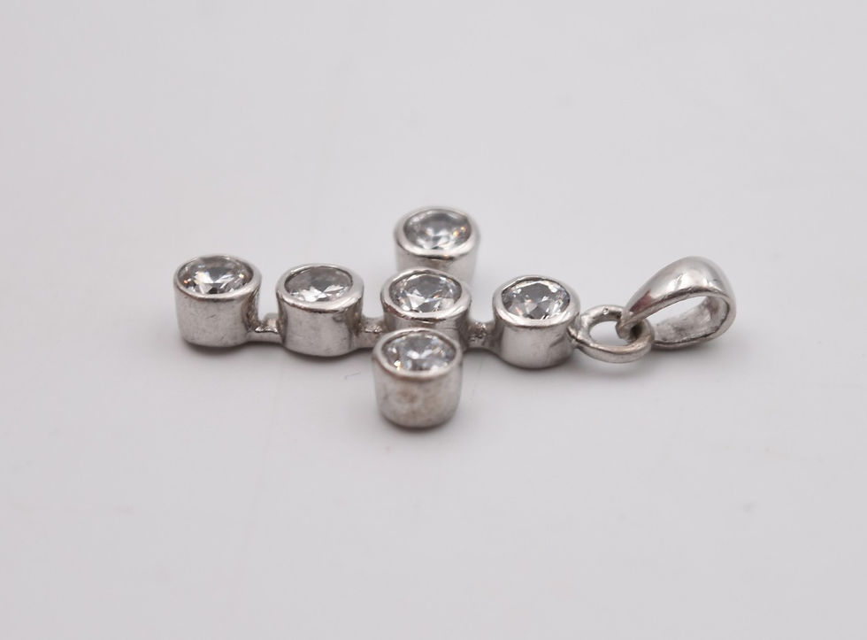 Miniature : Pendentif croix en argent et pierres blanches Cocagne de sort arlésienne arles