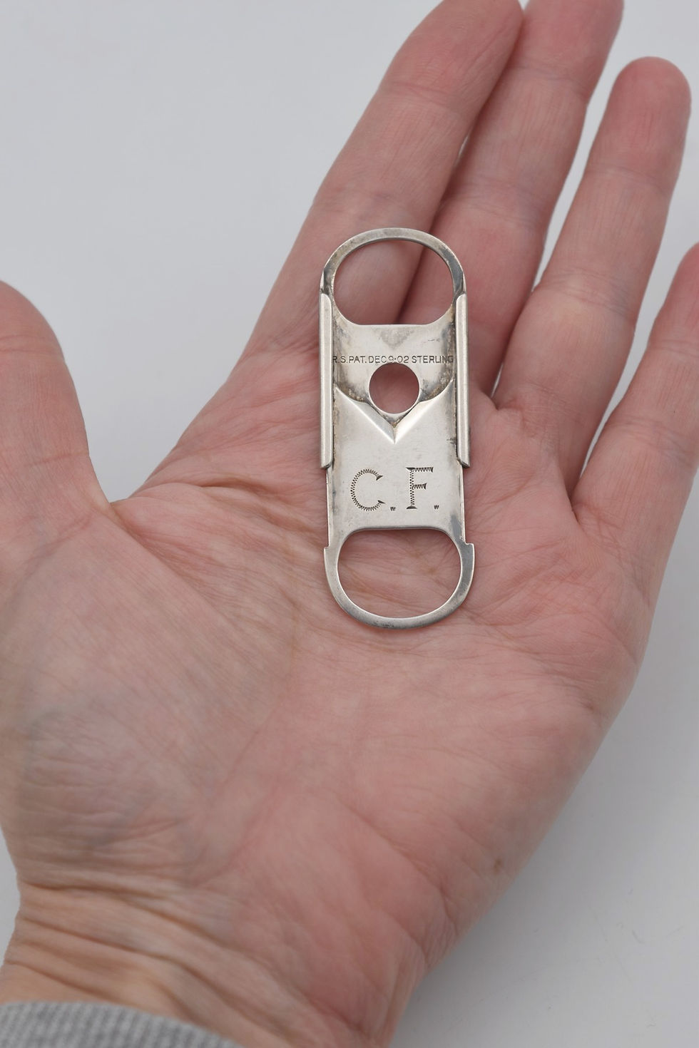 Miniature : Ancien coupe cigare de poche en argent monogrammé C F