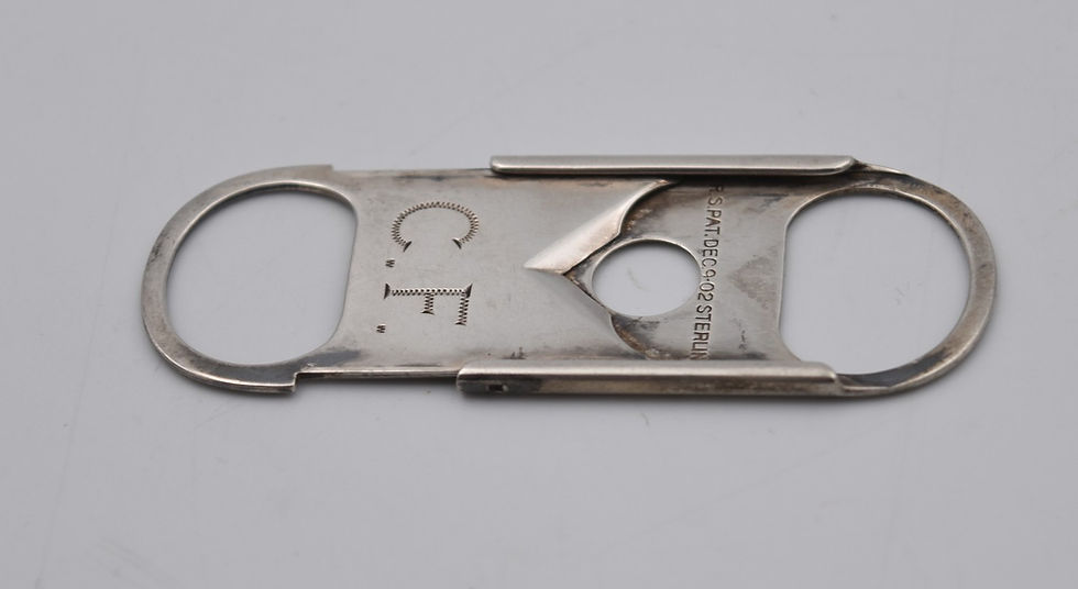 Miniature : Ancien coupe cigare de poche en argent monogrammé C F