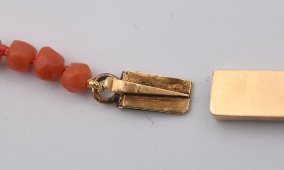Miniature : Ancien collier de corail fermoir en or