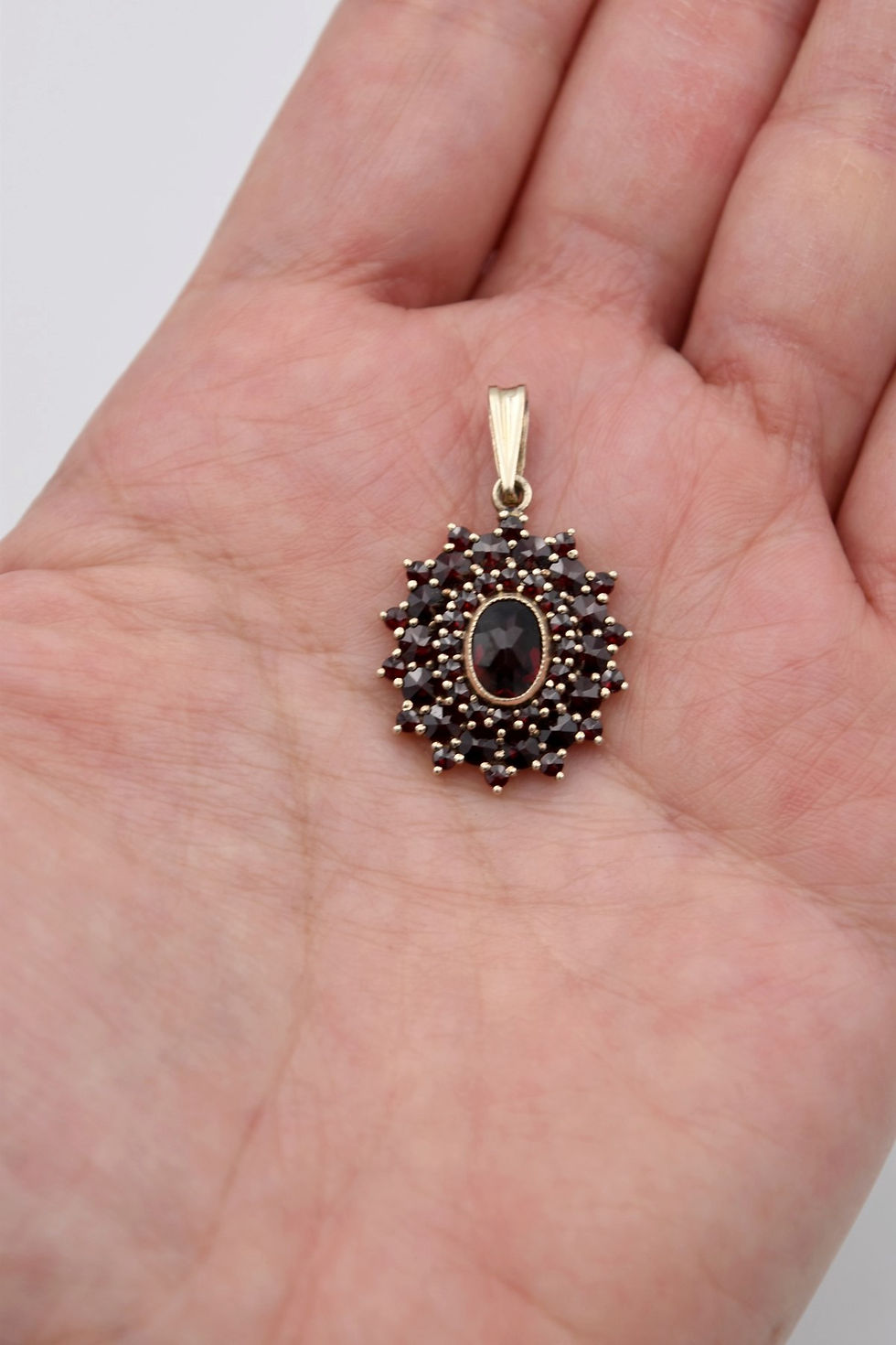 Pendentif vintage argent vermeil et grenat Cocagne de sort arlésienne